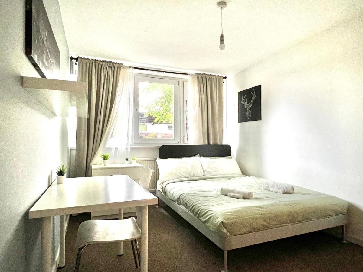 Private Bedrooms In A Flat! Home Away From Home! Shared Bathroom London Luaran gambar