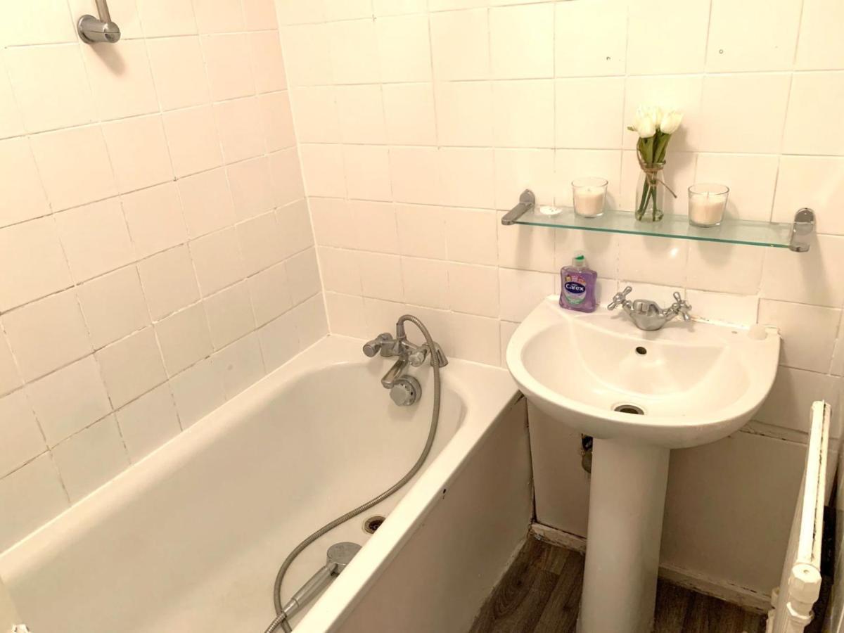 Private Bedrooms In A Flat! Home Away From Home! Shared Bathroom London Luaran gambar