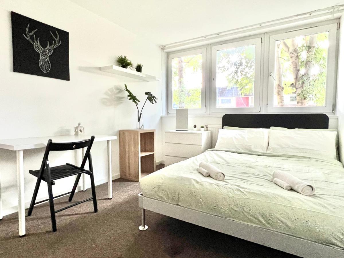 Private Bedrooms In A Flat! Home Away From Home! Shared Bathroom London Luaran gambar
