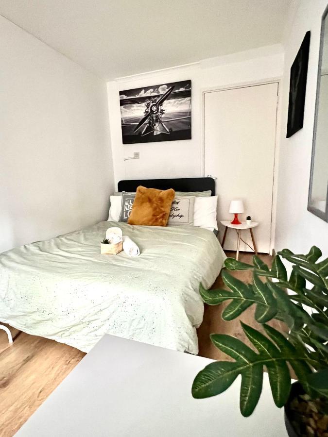 Private Bedrooms In A Flat! Home Away From Home! Shared Bathroom London Luaran gambar